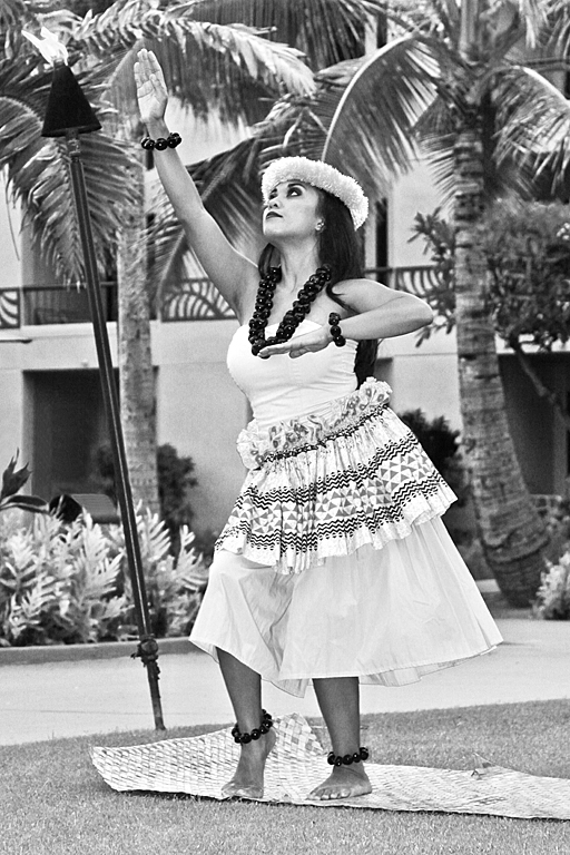 Kauai 2013 5608 (Hula Dancer)(BW)